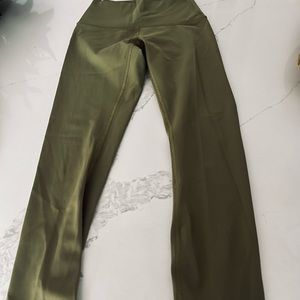 Lululemon Wunder Under High-Rise Tight 25" 
Full-On Luxtreme Size 2